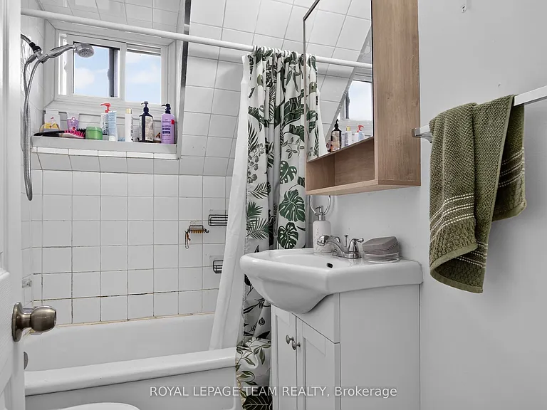 4 Eccles St #5 — Photo 10