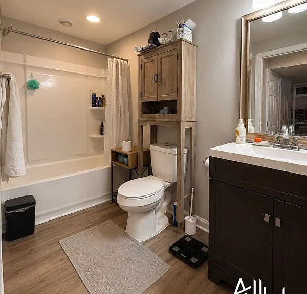 1210 Agnese St #B — Photo 9