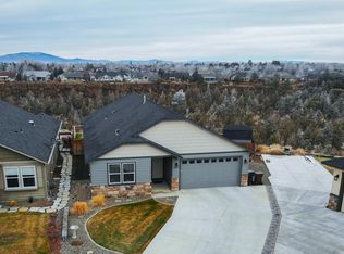 1843 NW Quince Tree Pl, Redmond, OR 97756