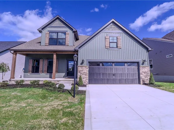 3143 Blossom Trail Dr, Brunswick, OH 44212