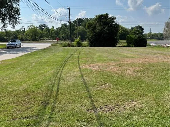 1202 Barriere Rd, Belle Chasse, LA 70037
