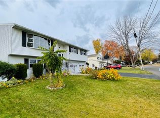 7501 Thunderbird Rd, Liverpool, NY 13088