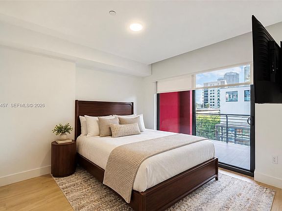 5th image of 90 NE 32nd St Unit 511