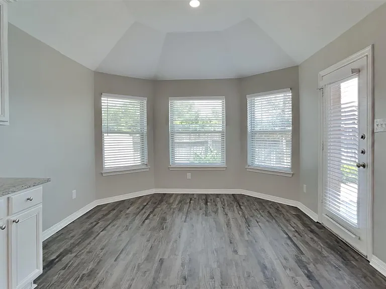 8227 Sports Haven Dr — Photo 5
