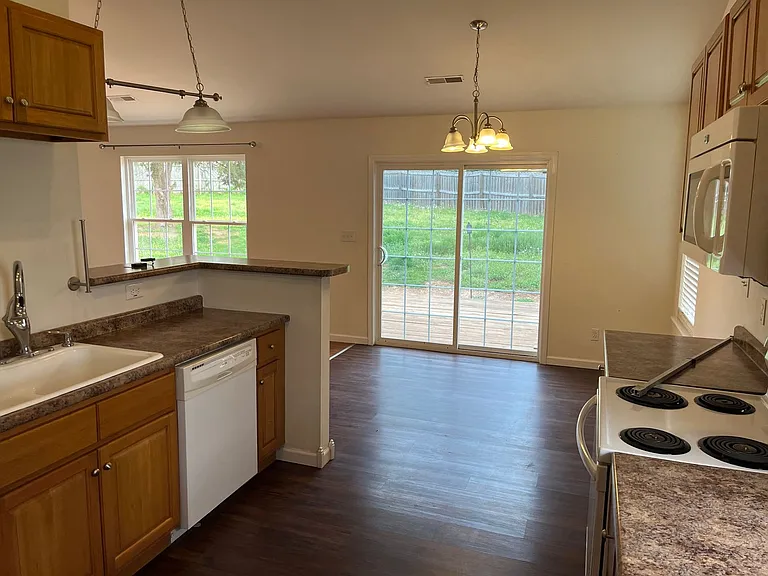 1123 Stonecrest Dr — Photo 29