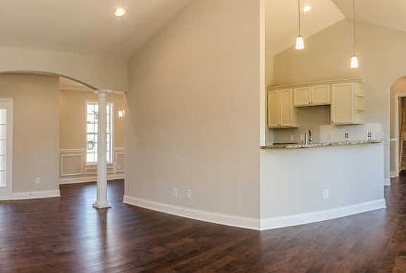 3rd image of 536 Greystoke Ln