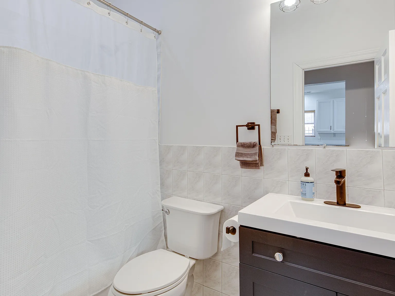 2 bed, 2.0 bath, 1100 sqft, $1,819 — Photo 4