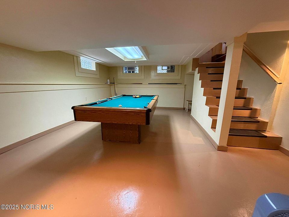 2nd image of 4852 Leamington Ave