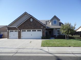 2961 Sierra Madre Ave, Clovis, CA 93611