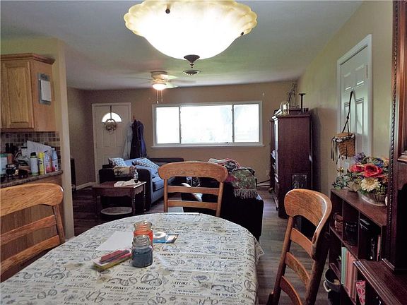 5th image of 105 Roger St