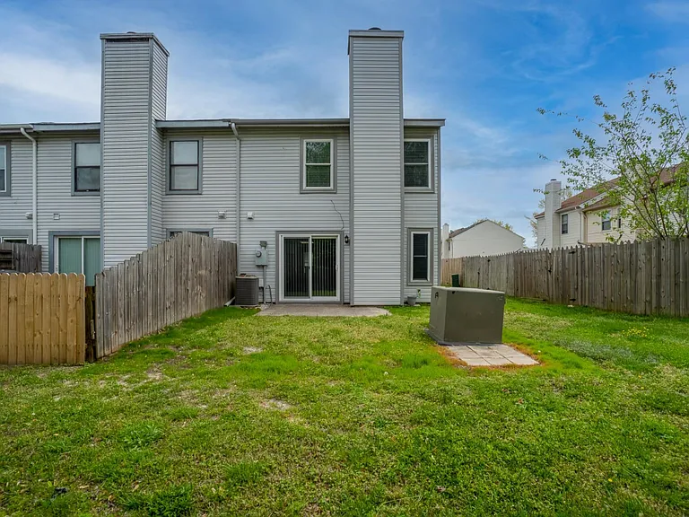 4752 Woodglen Ct — Photo 23