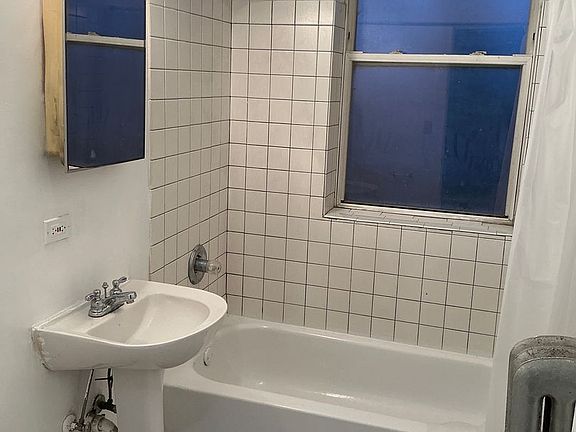 3rd image of 6437 S Kenwood Ave #6441-35