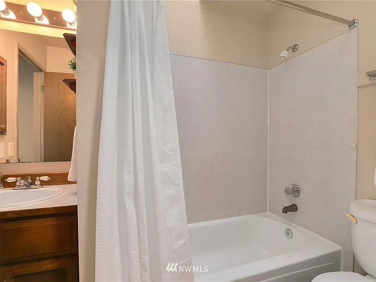 850 NE 123rd St #B — Photo 10