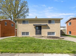 30022 White St, Gibraltar, MI 48173