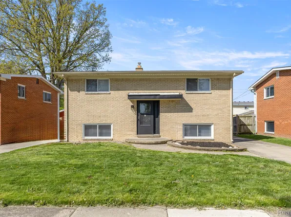 30022 White St, Gibraltar, MI 48173