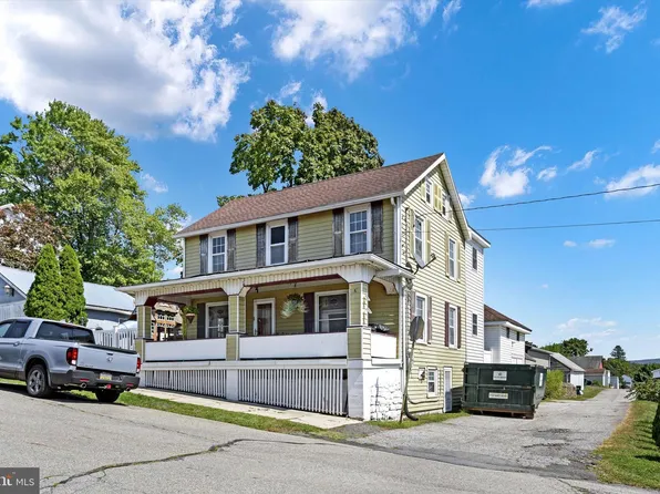 17 S Hand St, Tower City, PA 17980