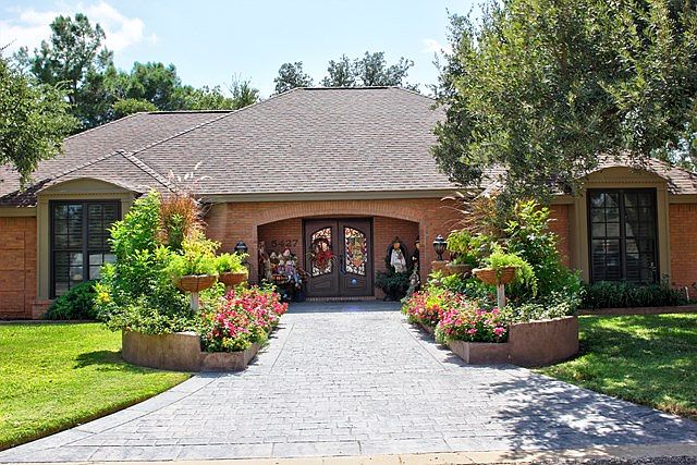 1st image of 5427 Basswood Cir