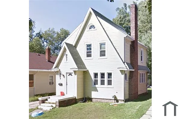 1207 Walsh St photo 1