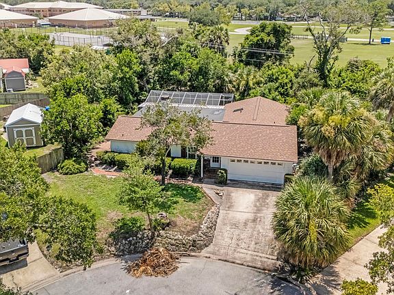 3rd image of 70 Crestwood Cir