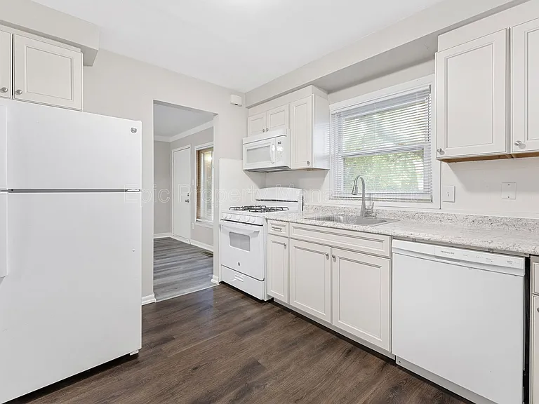 14069 Helen St — Photo 3