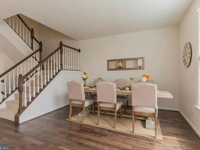 42275 Lancaster Woods Sq — Photo 6
