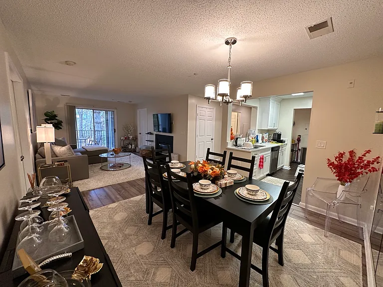 10001 Vanderbilt Cir #5 — Photo 4
