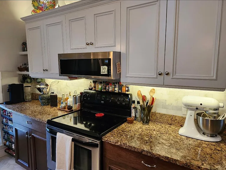 6 Howe Ave — Photo 12