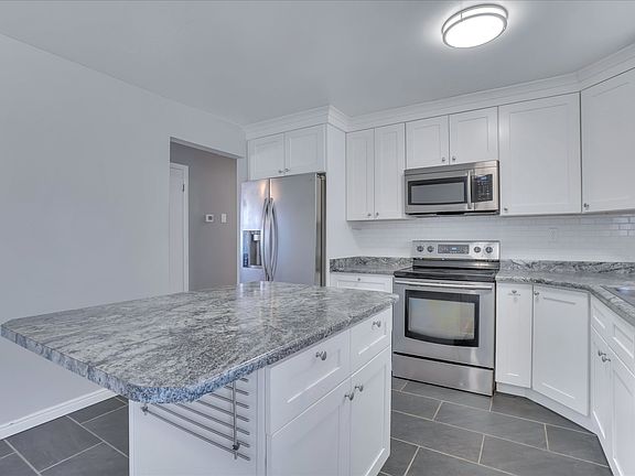 3rd image of 369 E 500th St N