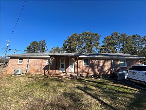 3rd image of 104-110 White Pine Rd