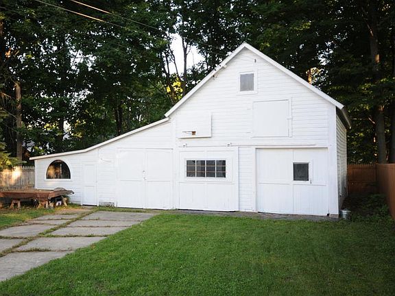 4th image of 95 Sanford St