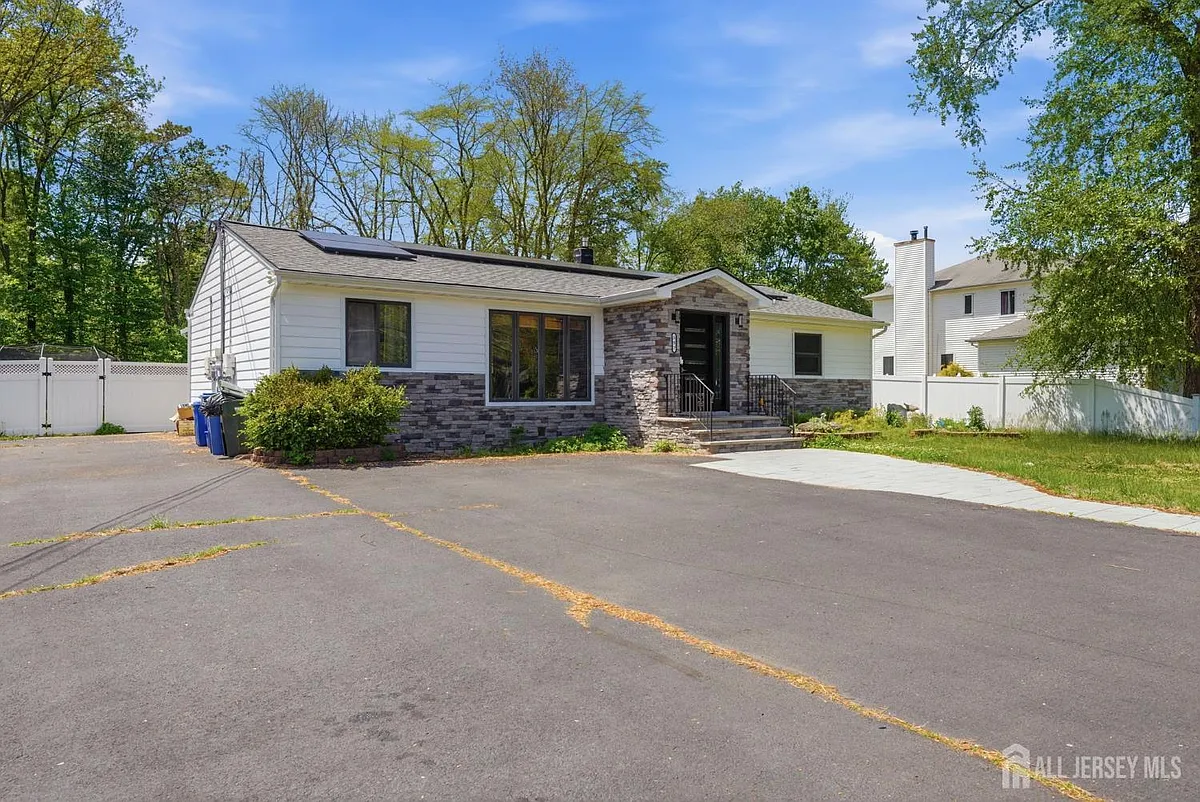 Building Photo - 587 Marlboro Rd #1