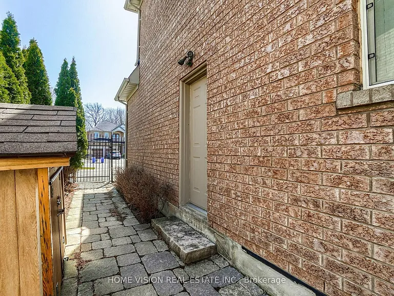 24 E Sandbanks Dr #BASEMENT — Photo 2
