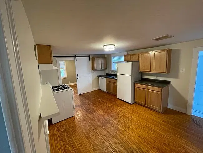 2 bed, 1000 sqft, $1,950 — Photo 3
