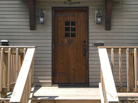 2nd image of 216 Oak Knoll Ave SE