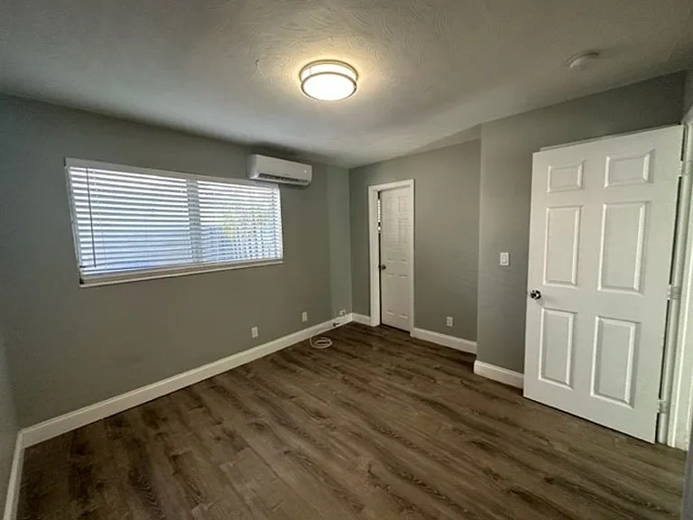 4246&4300 Seagrape Dr #4249-4301 — Photo 10