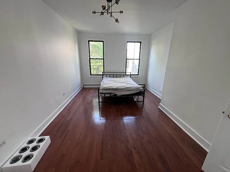 915 Broadway #4R — Photo 6
