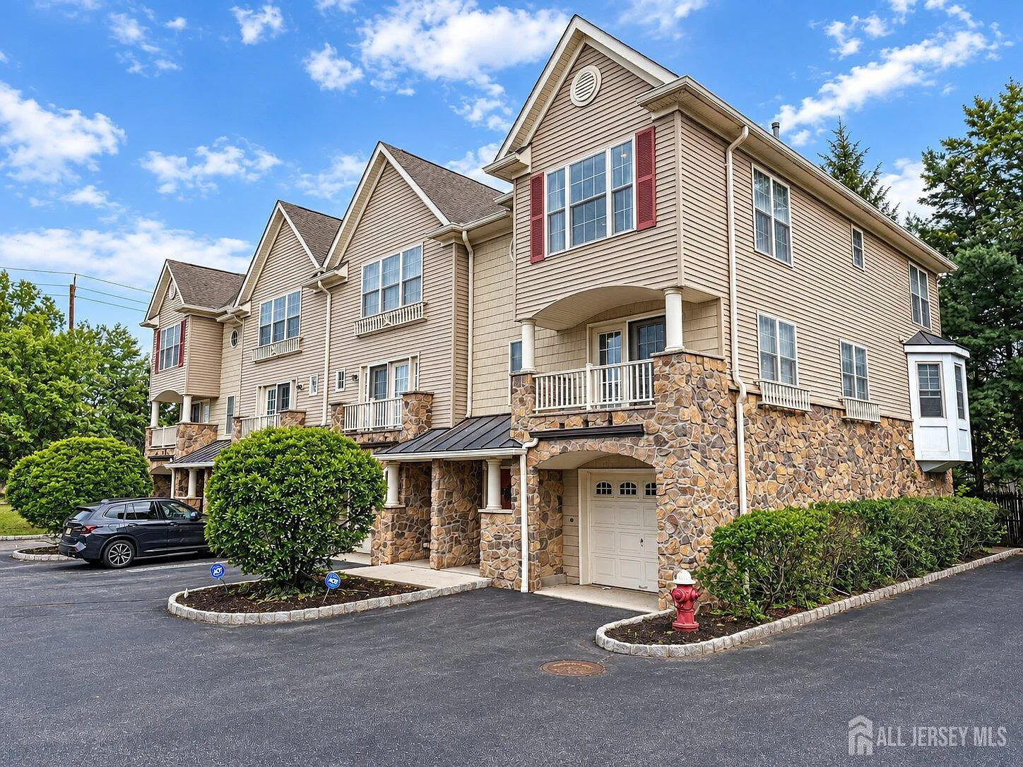 3 bed, 3.5 bath, 2184 sqft, $3,750 — Photo 1
