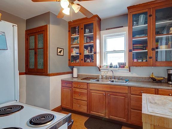 Kitchen with Hardwood Flooring & Ceiling Fan