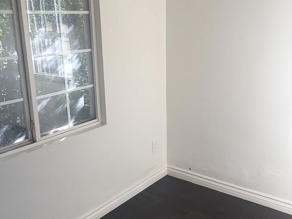 3rd image of 3829 Hubbard St