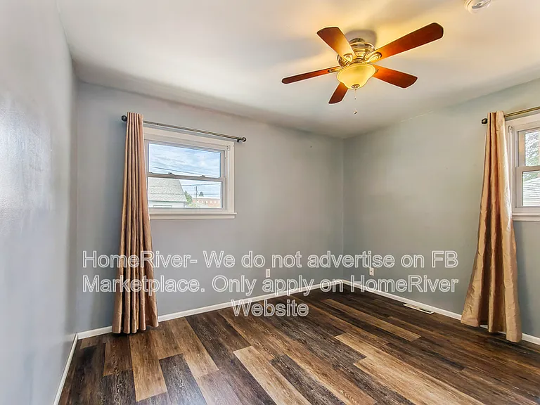 5418 N Maple St — Photo 8