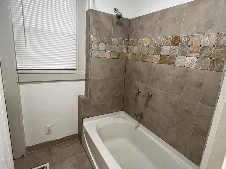 4100 Campbell St — Photo 24