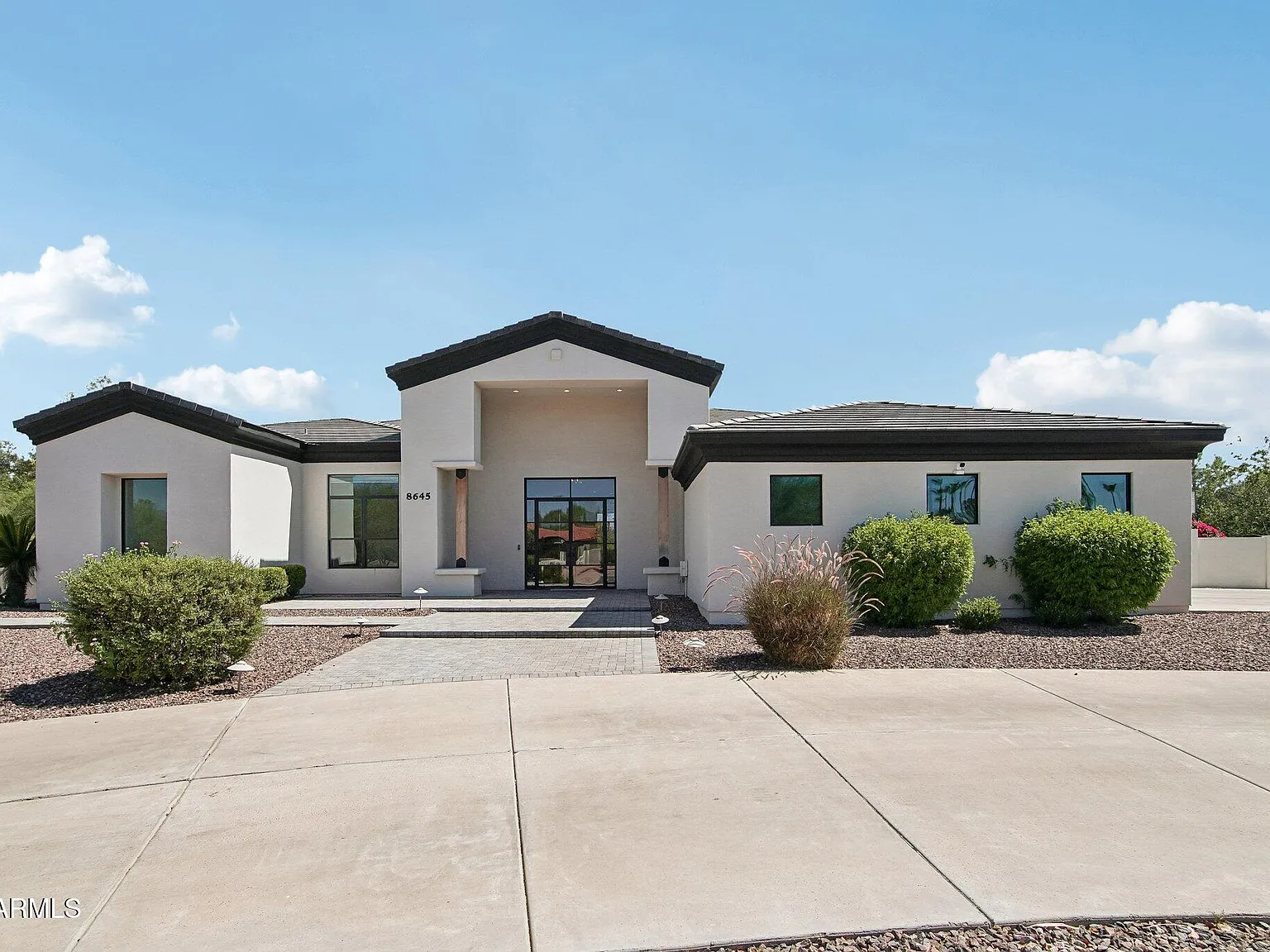 4 bed, 4.5 bath, 4305 sqft, $15,000 — Photo 3
