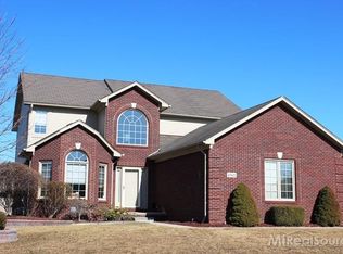 49422 Dunhill Dr, Macomb, MI 48044