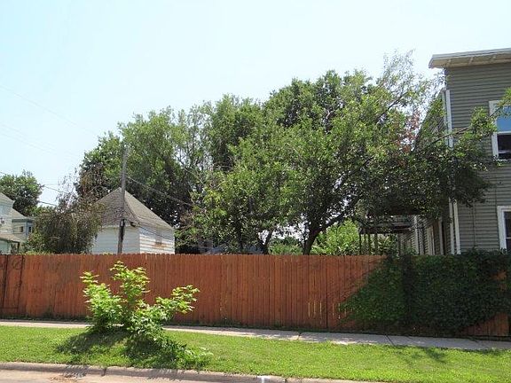 3rd image of 2201 Harriet Ave