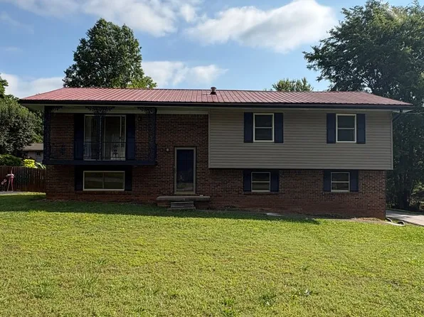 825 S Valley Wood Cir, Hixson, TN 37343