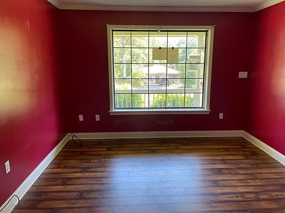 5th image of 204 Astor Dr