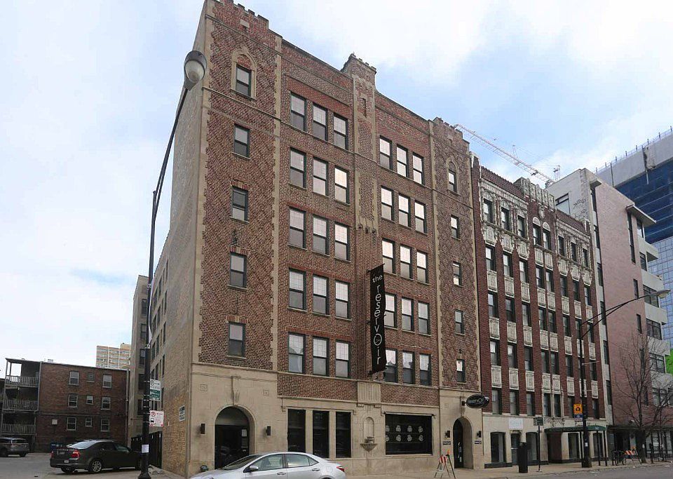 1st image of 846 W Montrose Ave APT 402