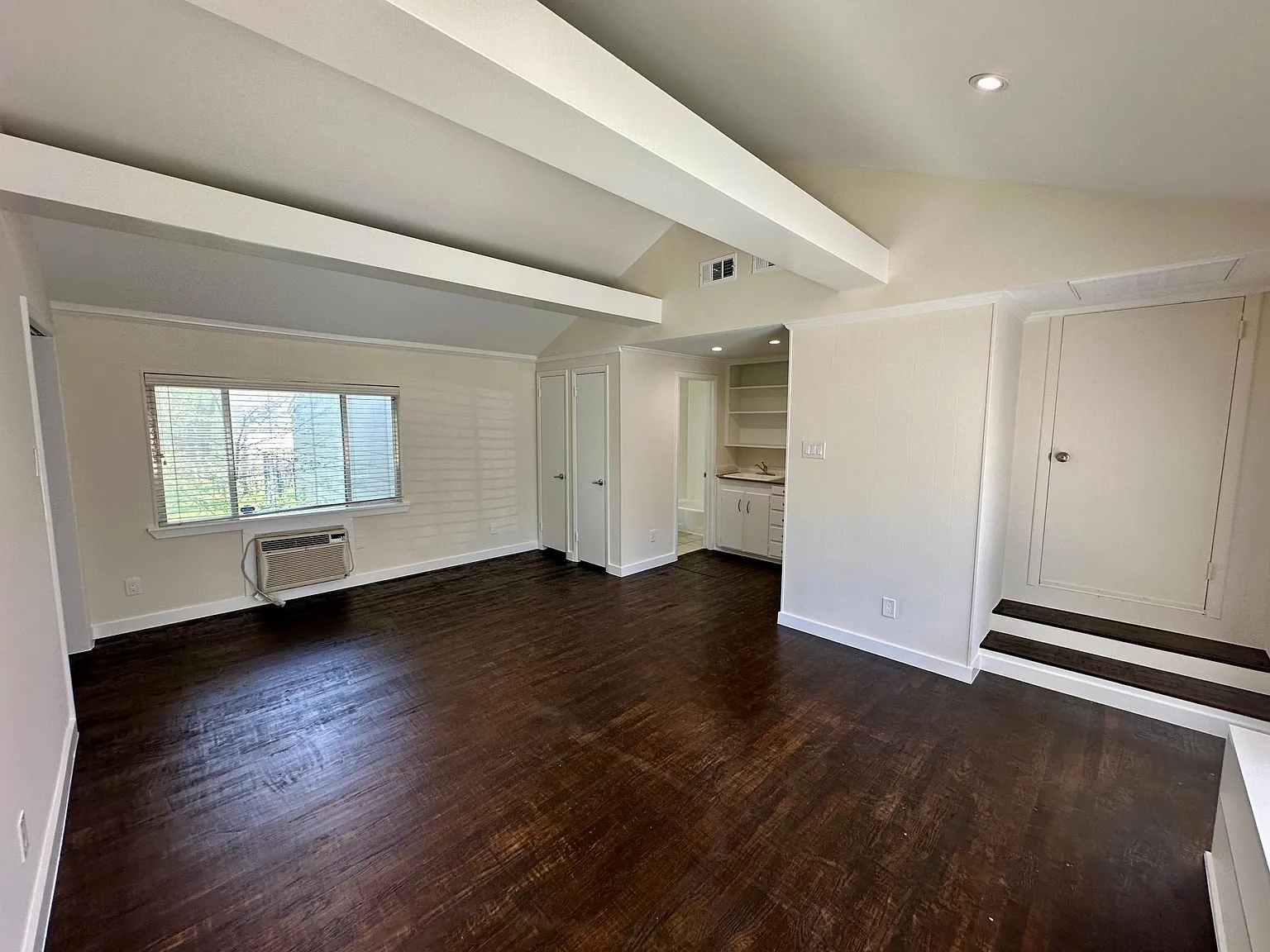 3020 5th Ave — Photo 3