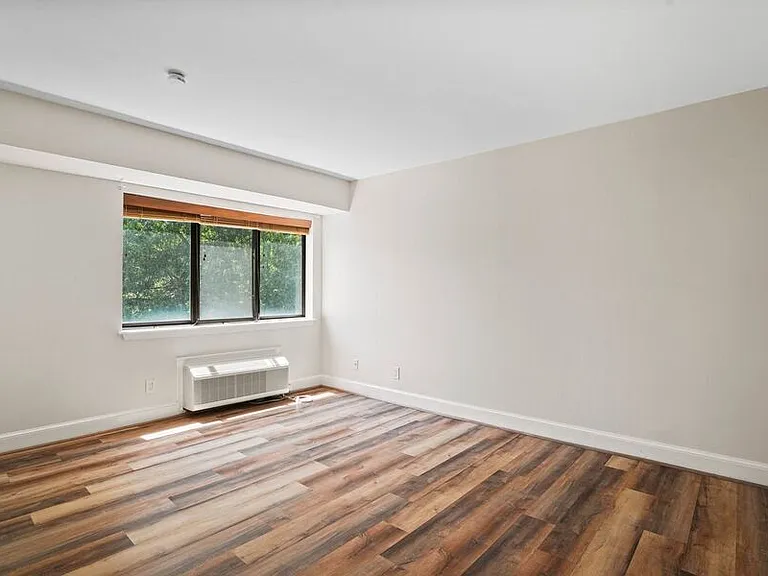 1825 T St NW #304 — Photo 13