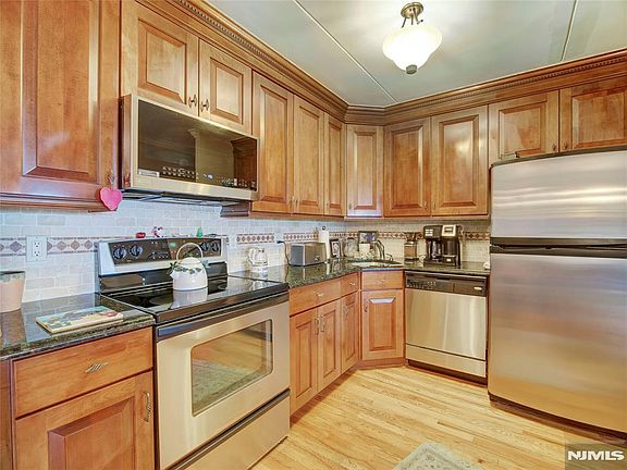 5th image of 250 Gorge Rd APT 22F
